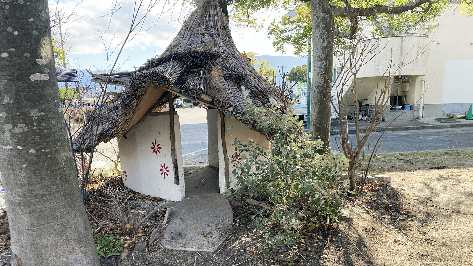 西部運動公園のビオトープエリアの小さな家